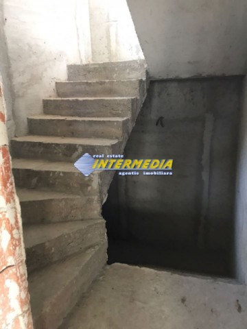 casa-noua-pm-de-vanzare-750-mp-teren-in-alba-iulia-cetate-10
